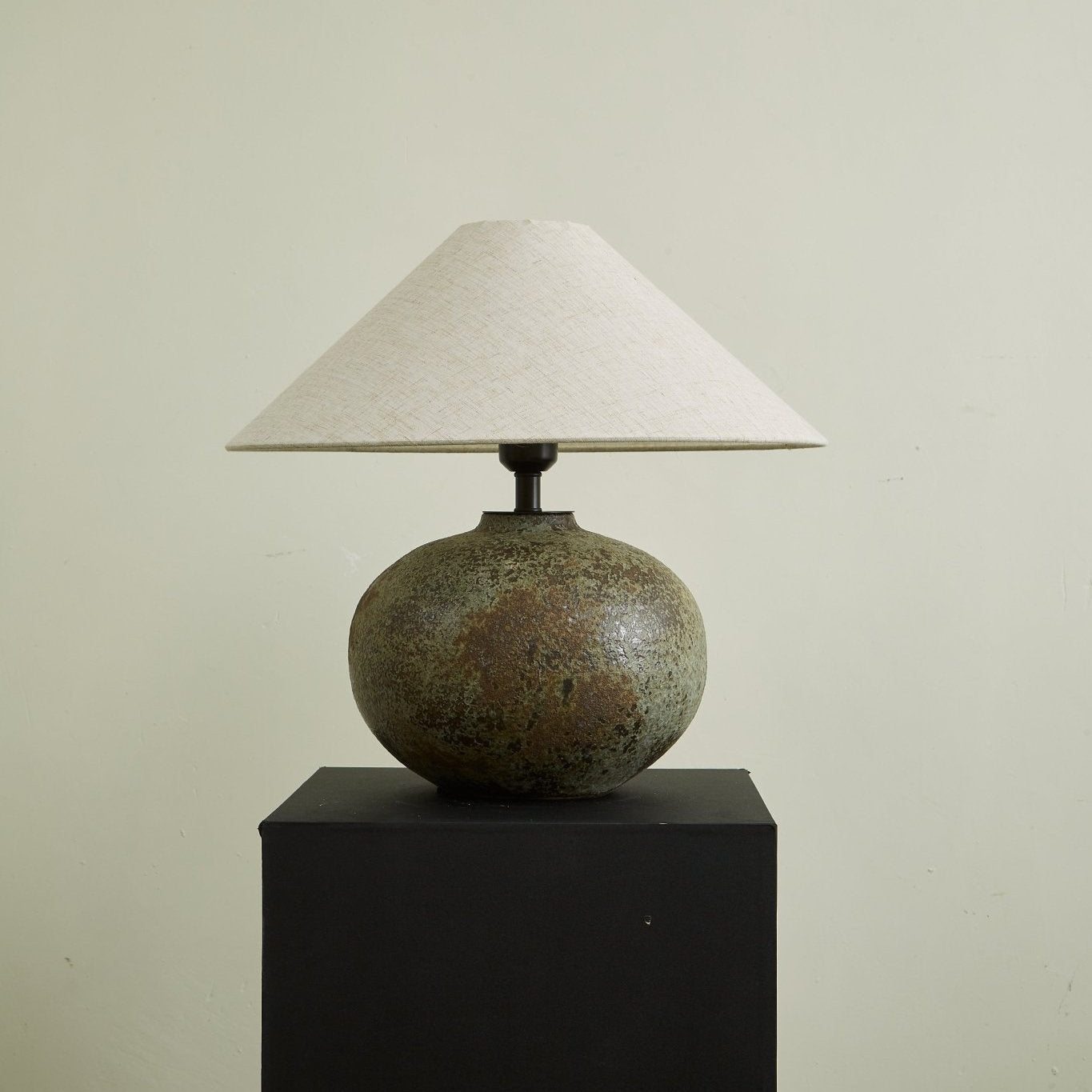 verdigris-echo-table-lamp-1-anzaz--12