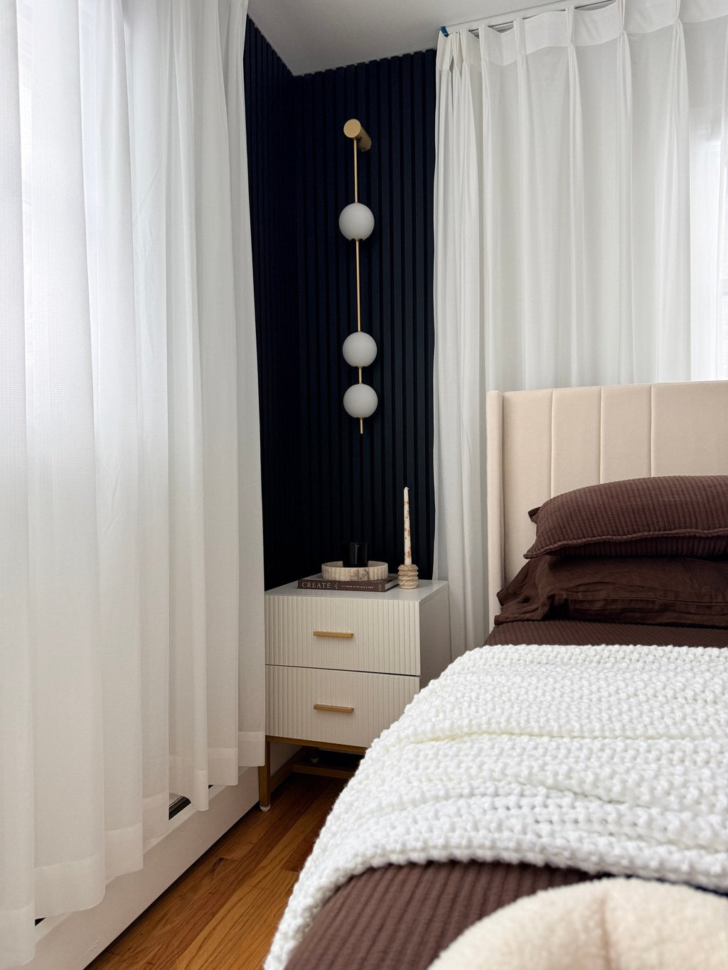 vertical-balls-wall-lamp-anzaz-Brass & Glass ball-4