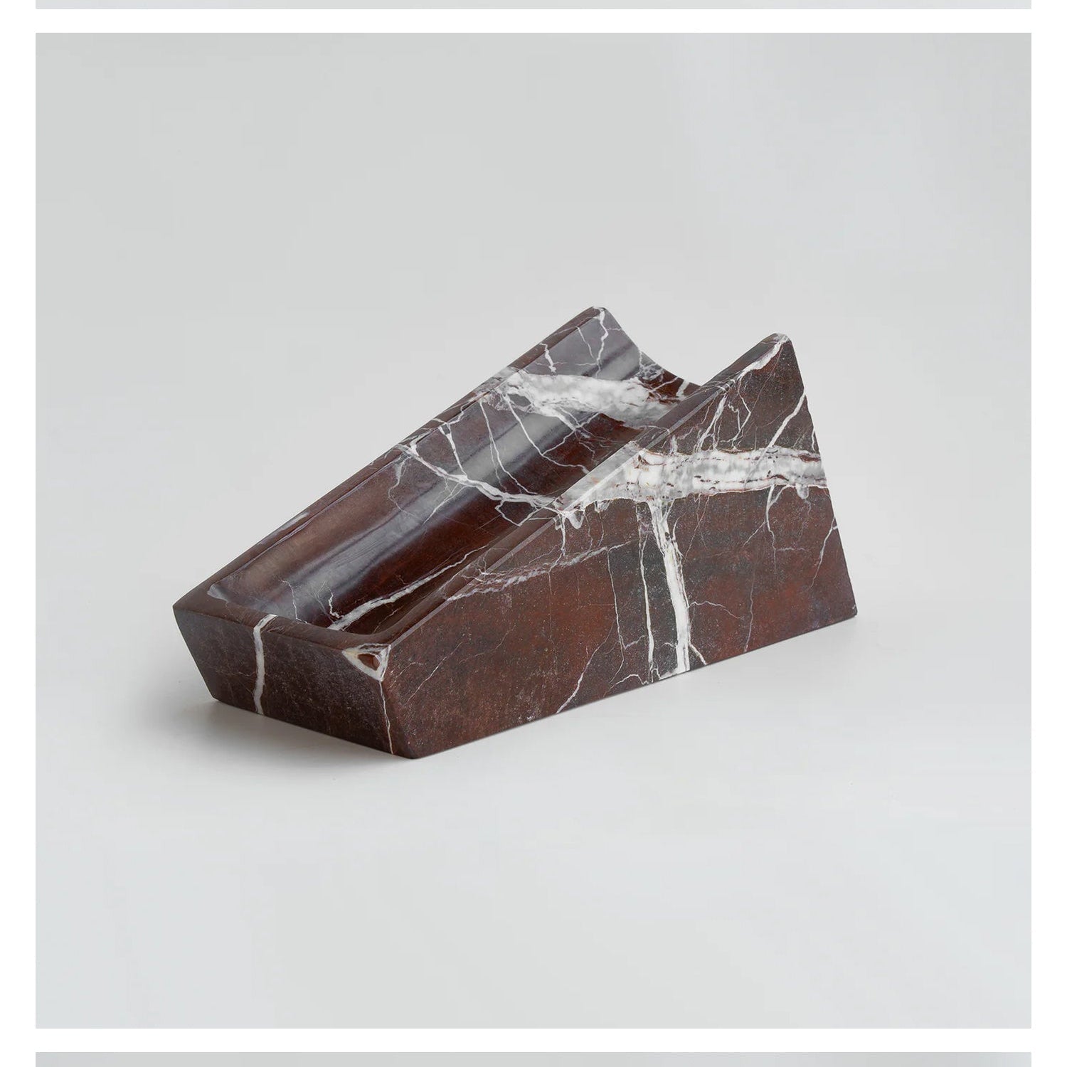 vino-cantilever-marble-stand-anzaz--4