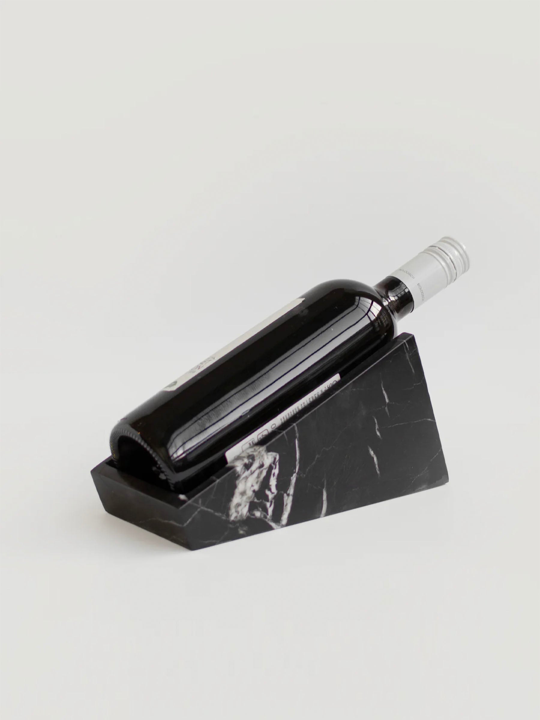 vino-cantilever-marble-stand-anzaz--14