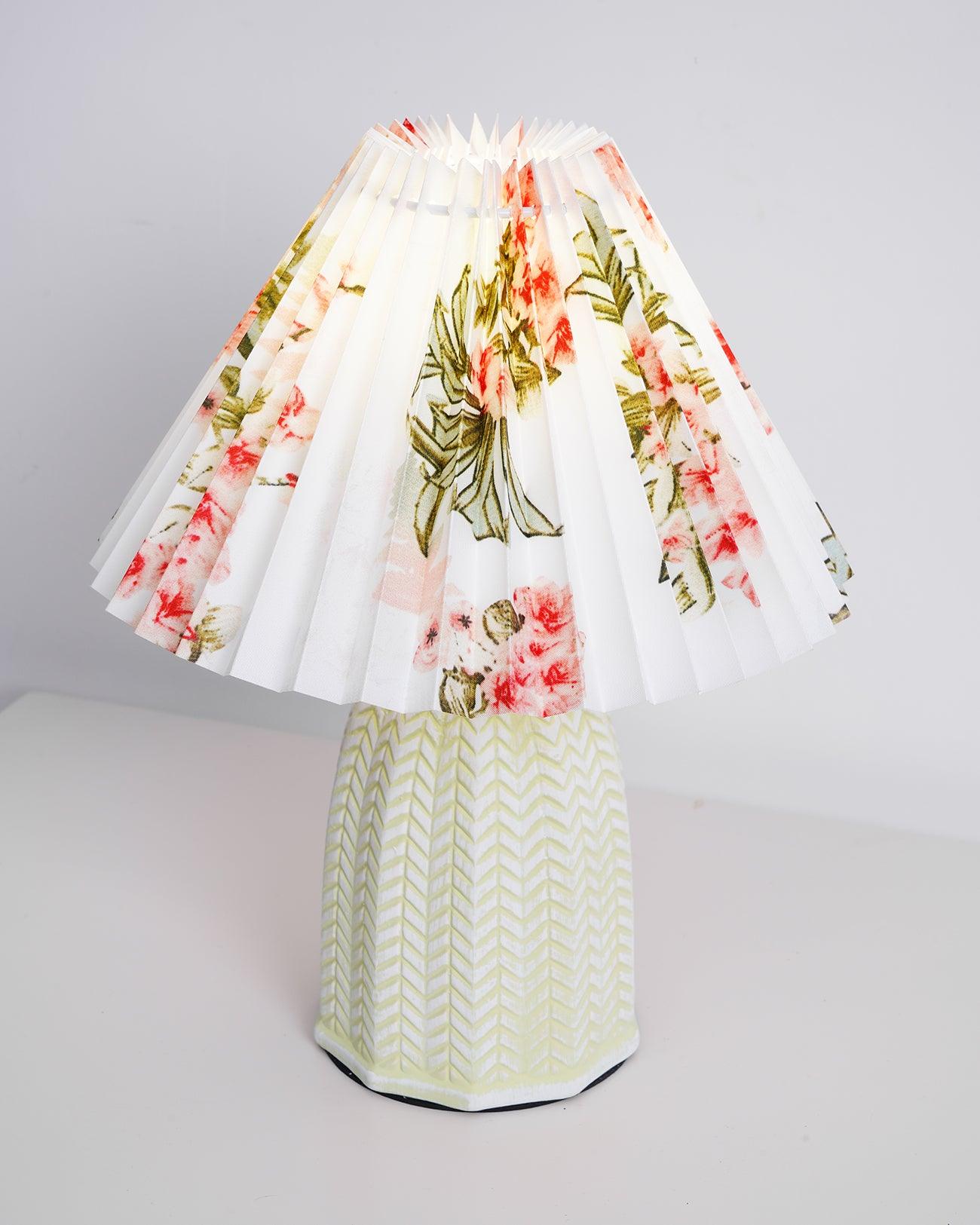 vintage-pleated-table-lamp-anzaz--45