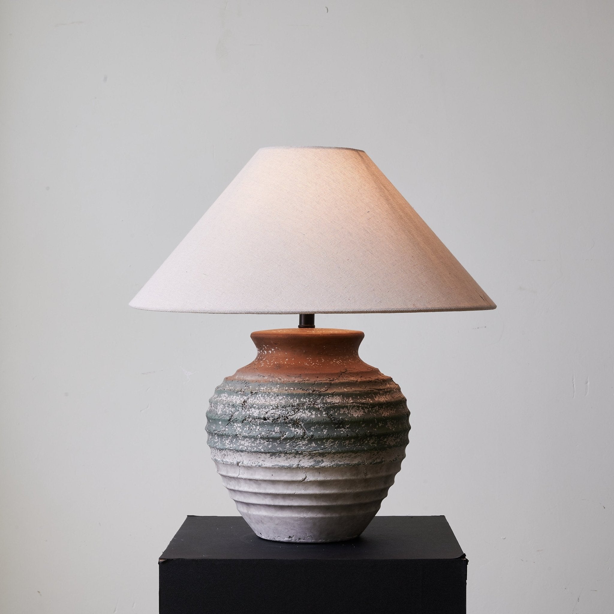 volca-gradient-clay-table-lamp-anzaz--6