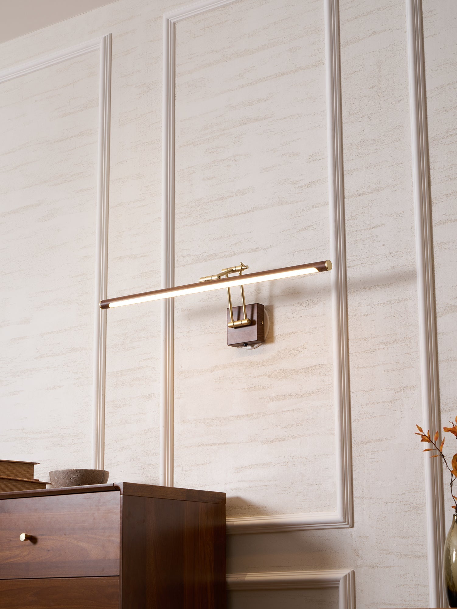 walnut-linear-adjustable-wall-light-anzaz--31