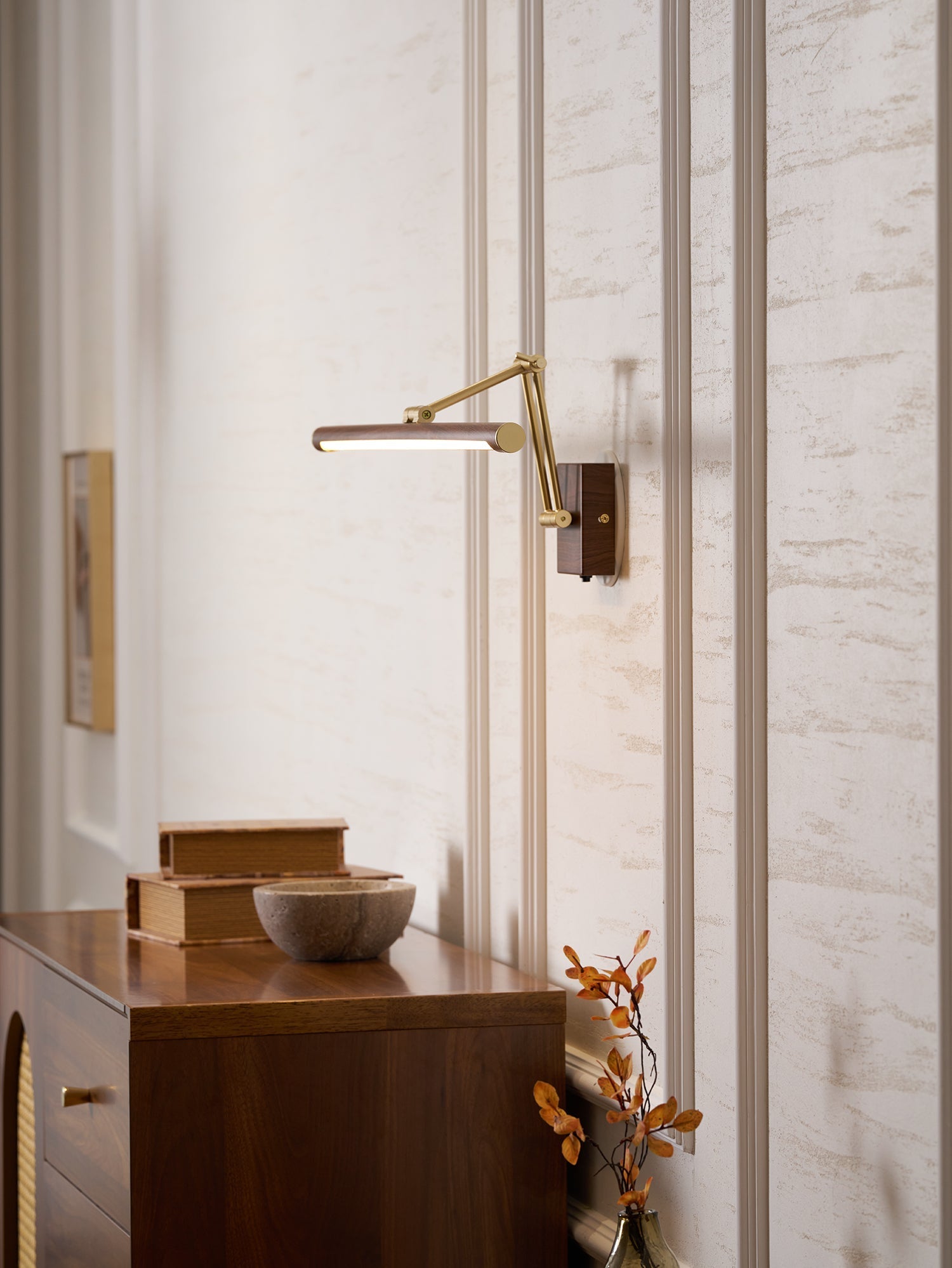 walnut-linear-adjustable-wall-light-anzaz--27