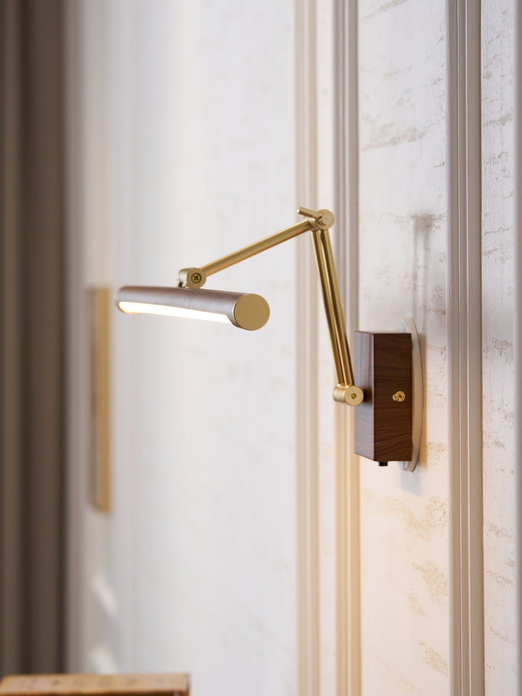 walnut-linear-adjustable-wall-light-anzaz--33