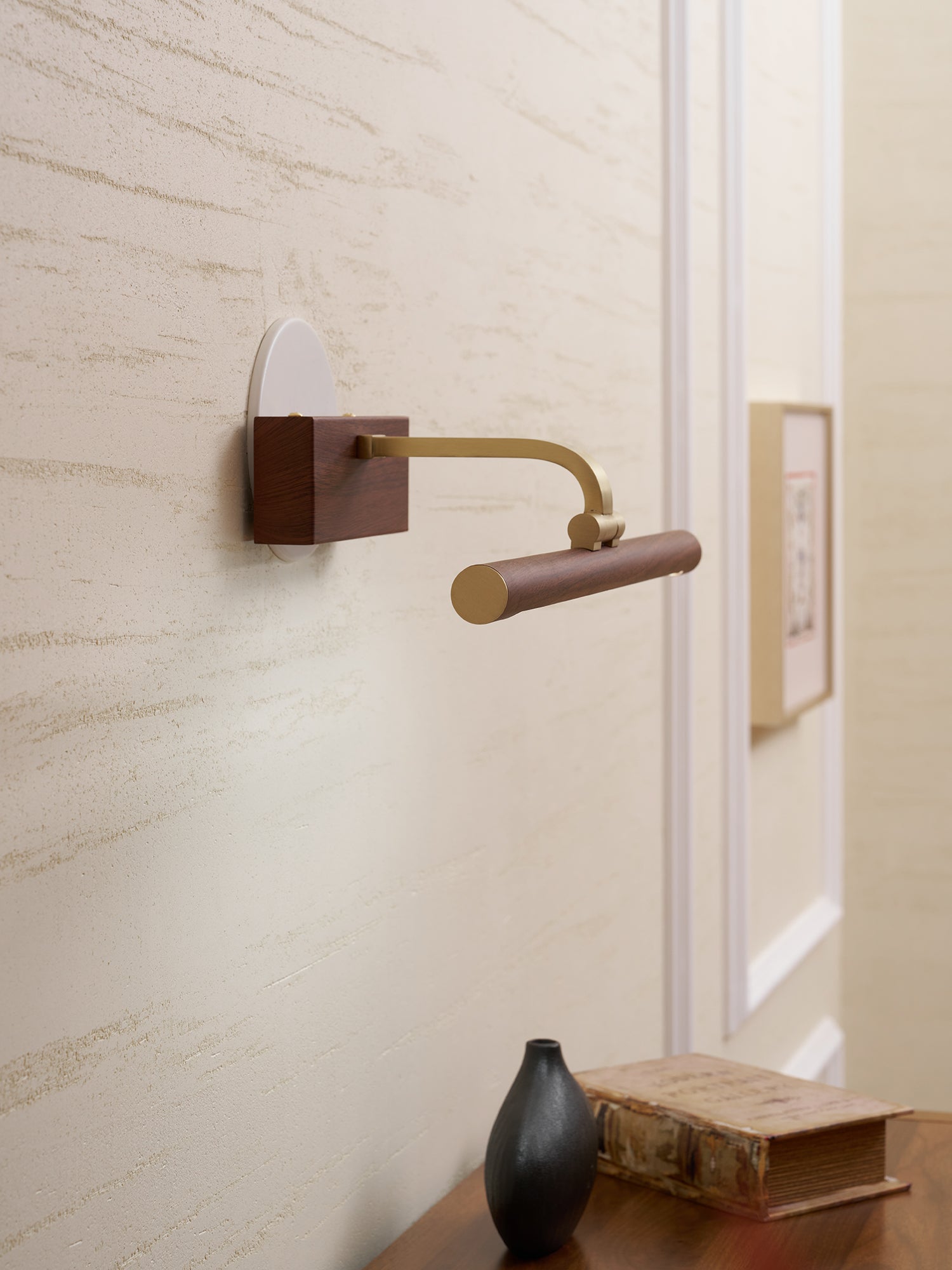 walnut-linear-led-wall-light-anzaz--42