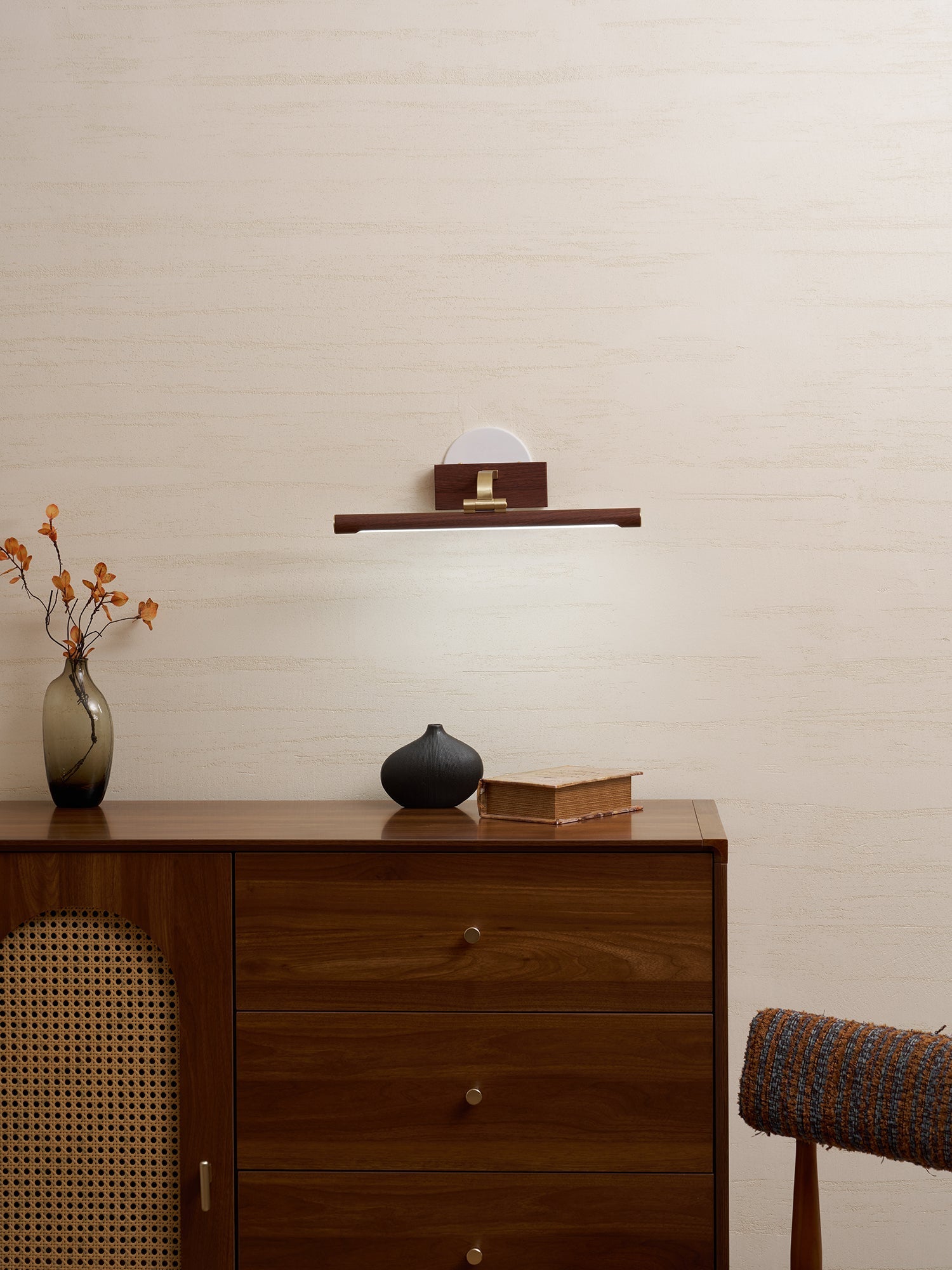 walnut-linear-led-wall-light-anzaz--35