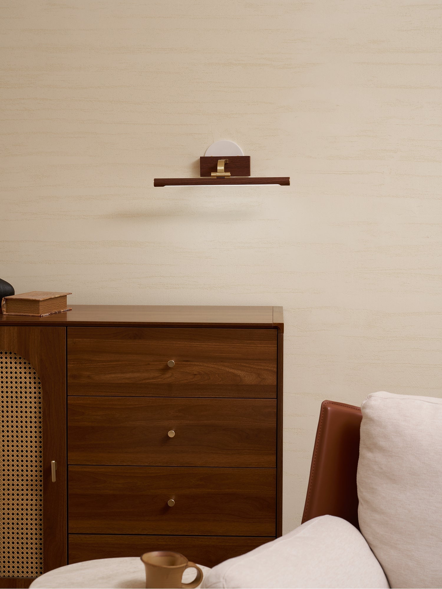 walnut-linear-led-wall-light-anzaz--40
