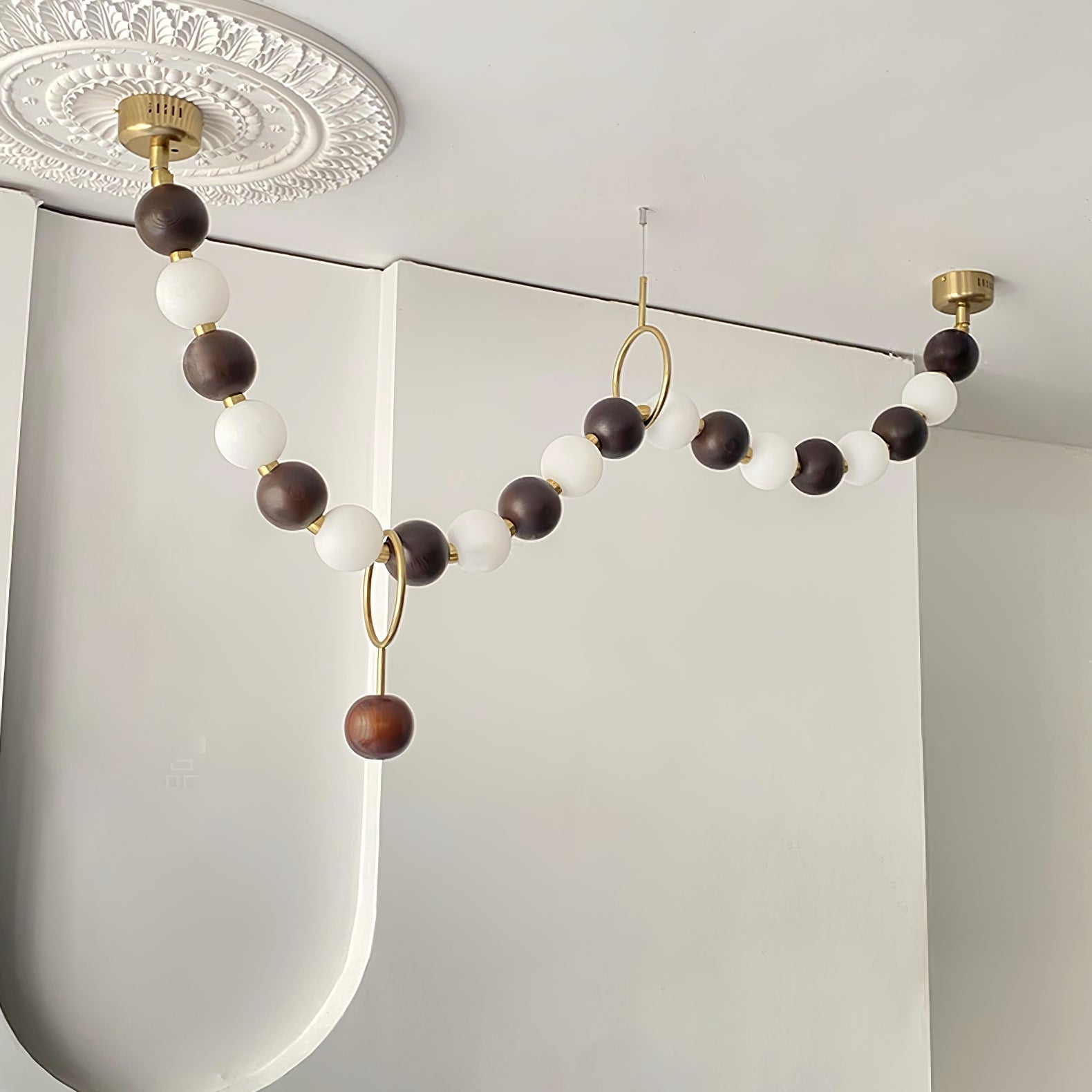 walnut-bead-necklace-pendant-lamp-anzaz--8