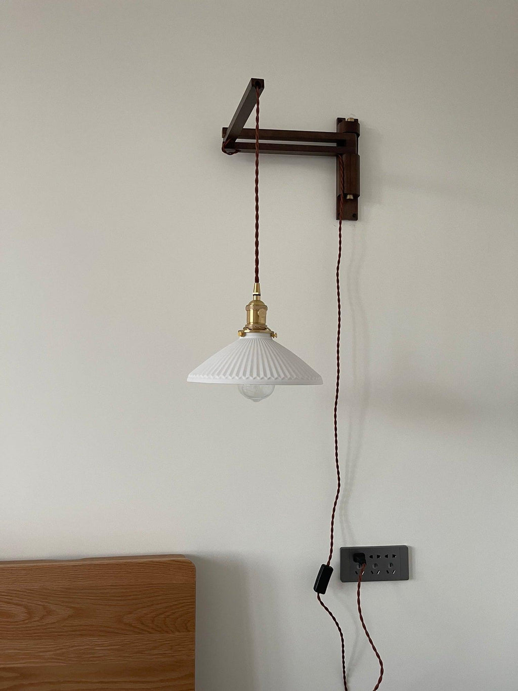 walnut-telescopic-wall-lamp-anzaz--19