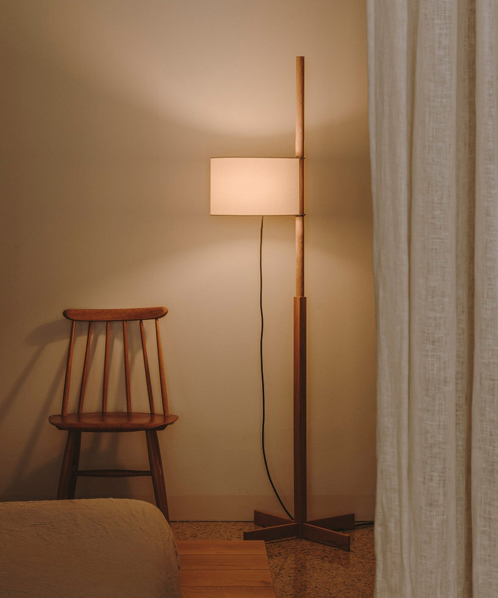 wood-tmm-floor-lamp-anzaz-Walnut wood color & Beige Lampshade-5