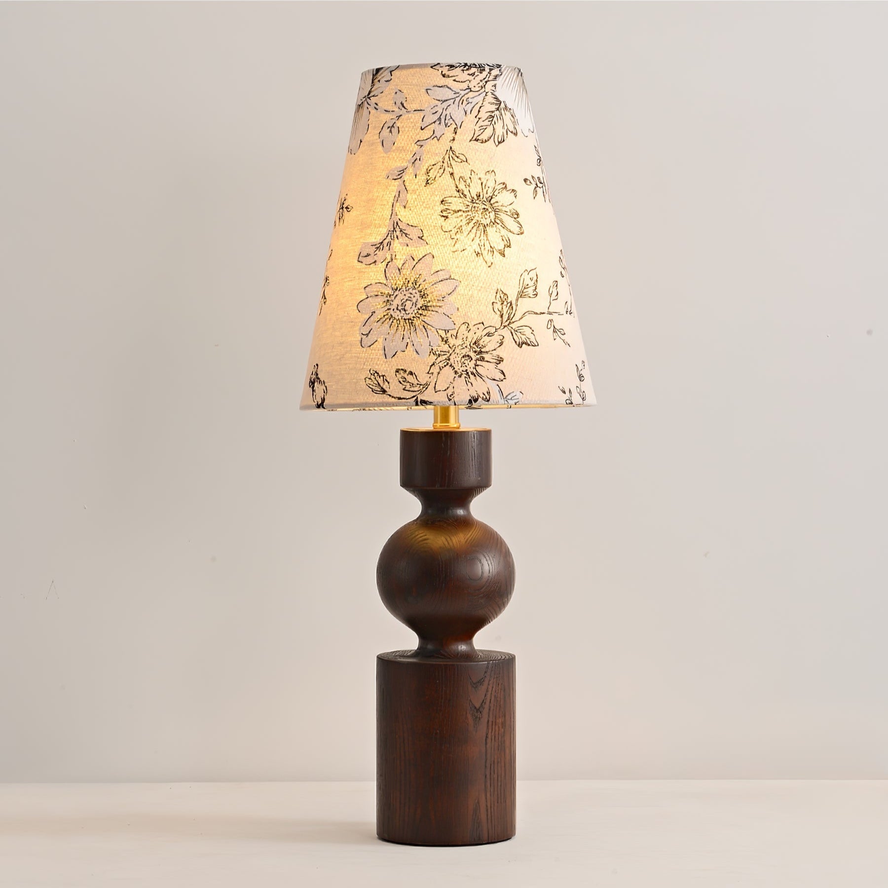 wooden-flower-pattern-table-lamp-anzaz-Black-5