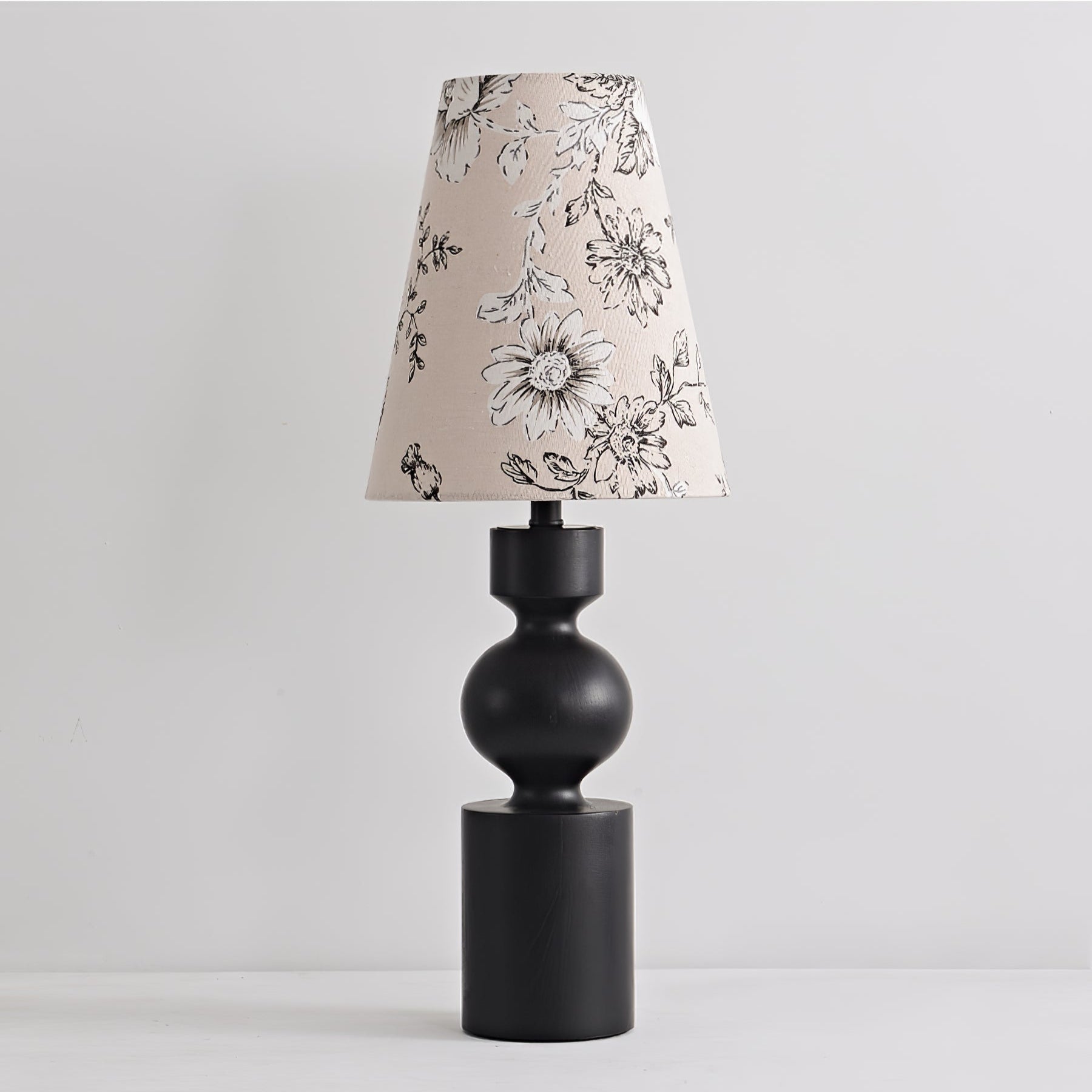 wooden-flower-pattern-table-lamp-anzaz--12