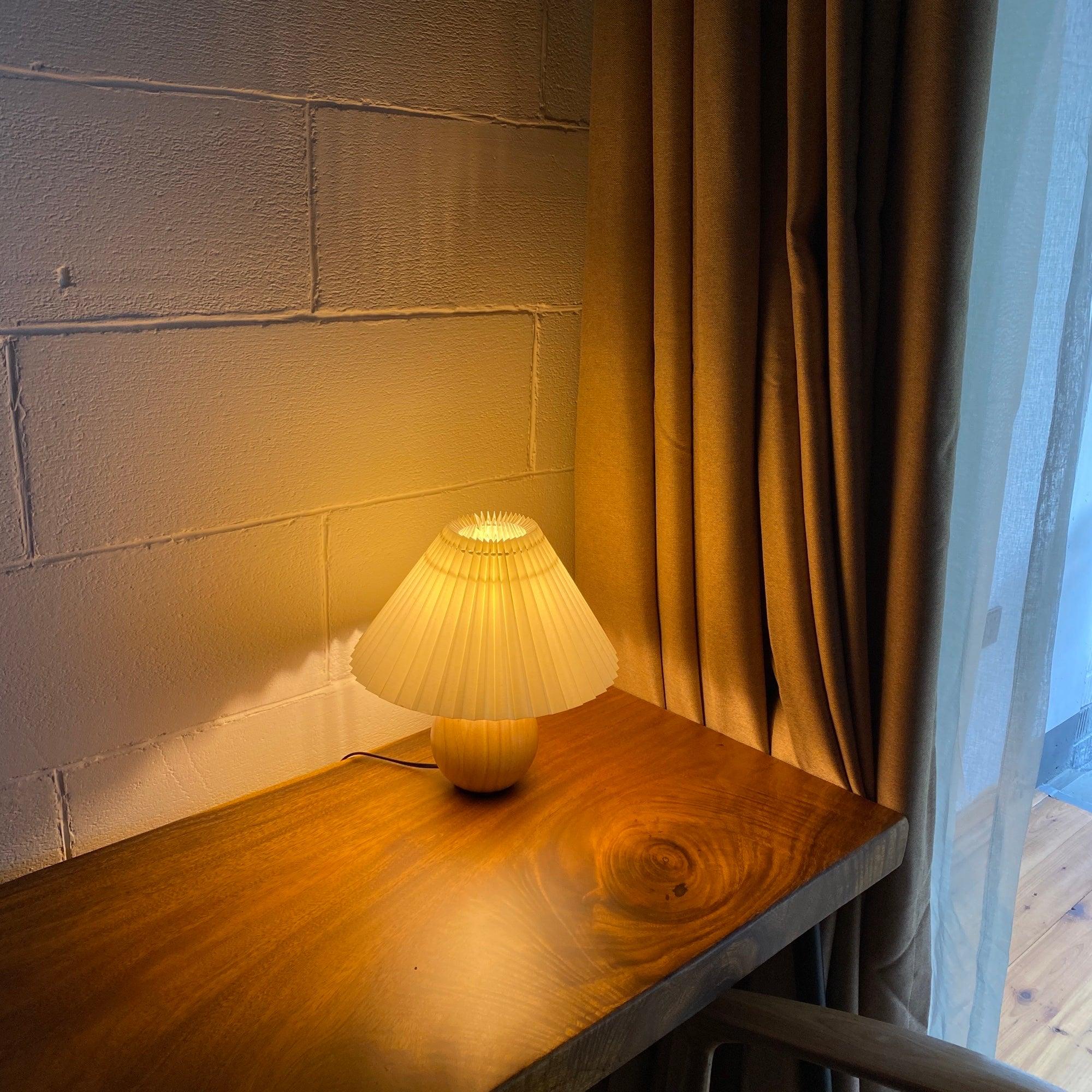 wooden-pleated-table-lamp-anzaz-Natural wood+White-10