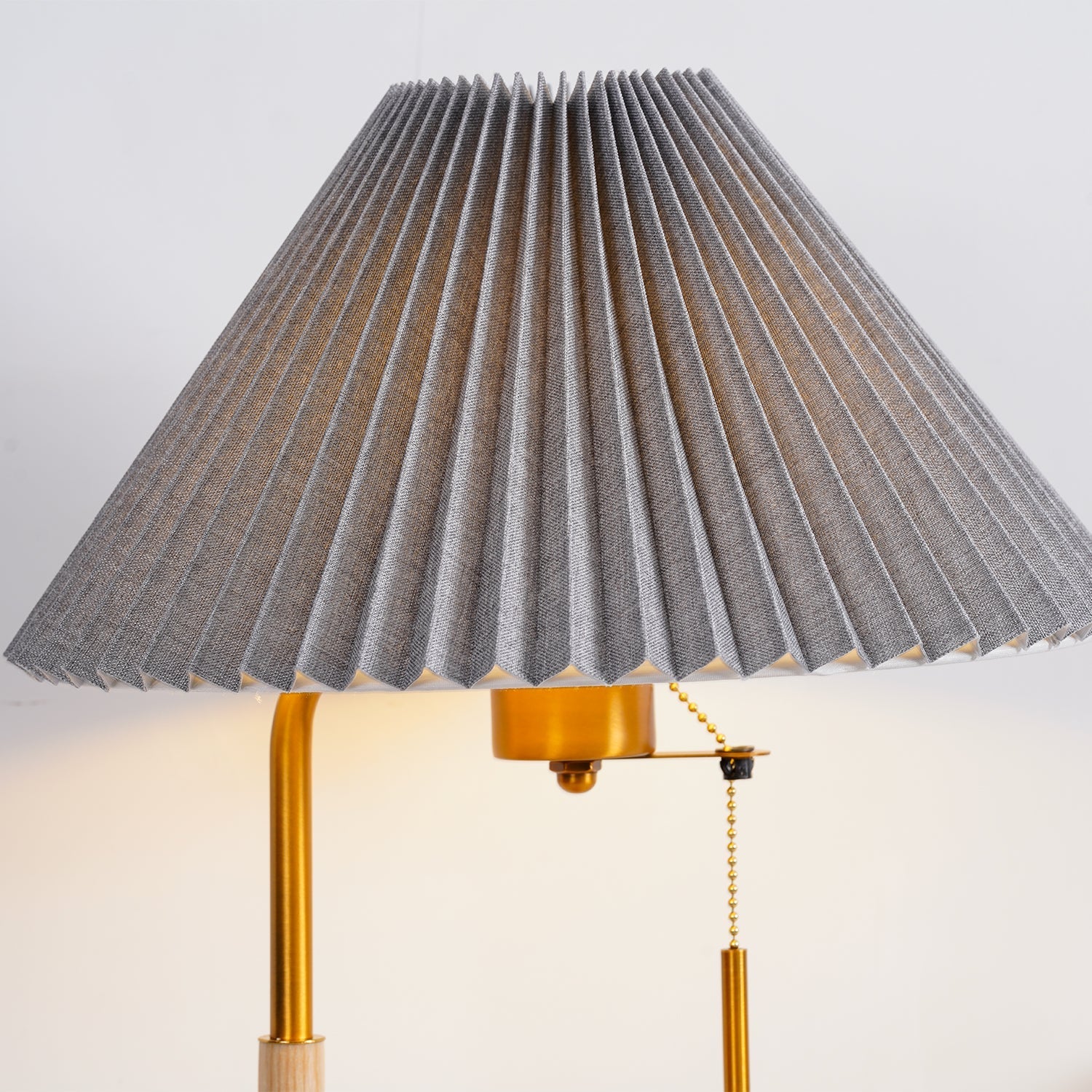 pleated-retro-wooden-table-lamp-anzaz--10