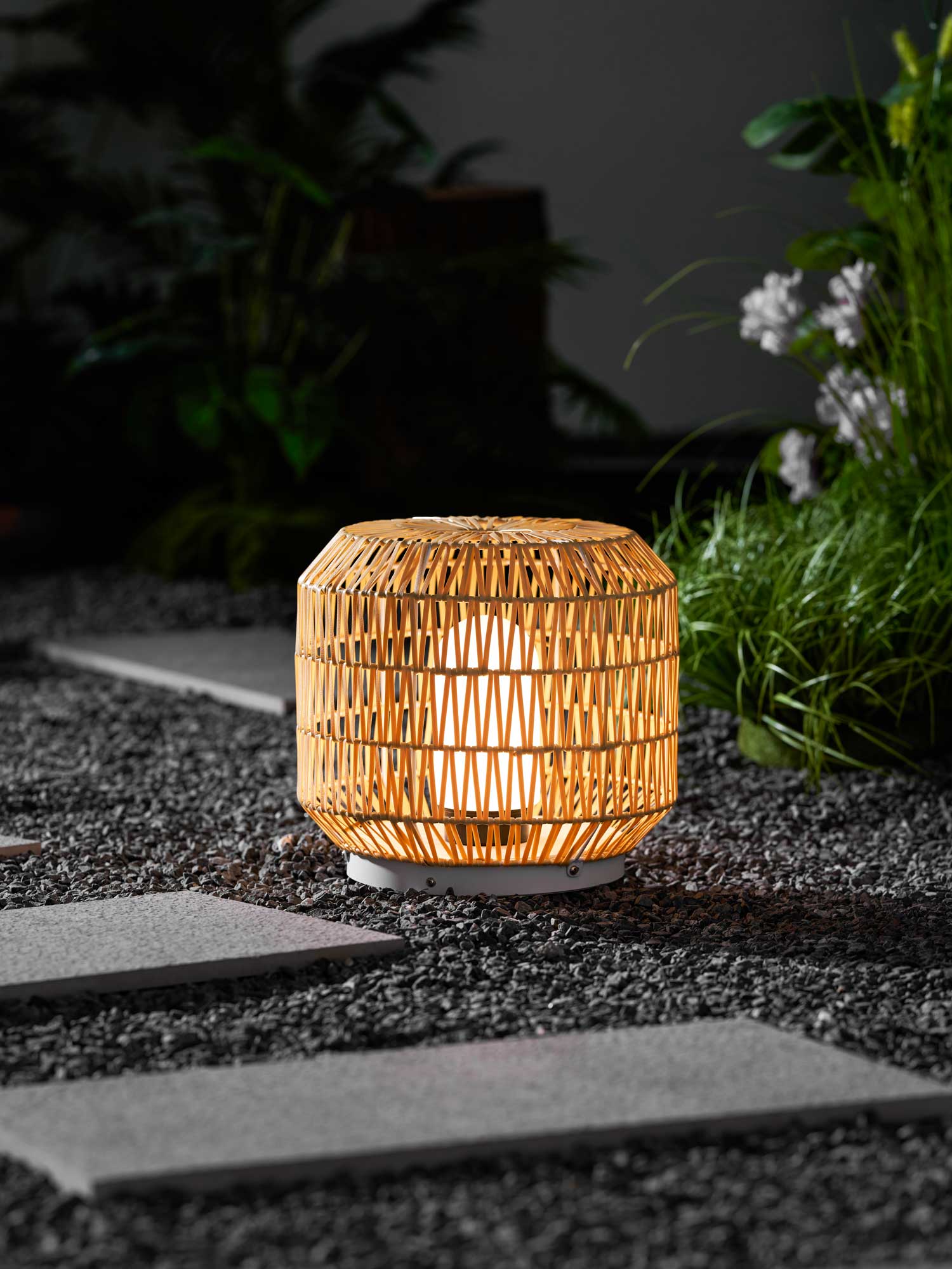 woven-rattan-outdoor-lamp-anzaz--57
