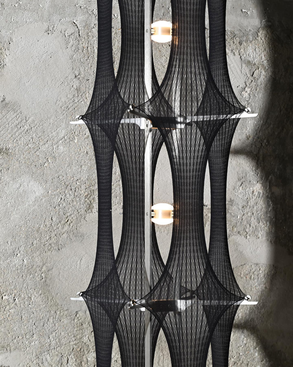 noir-mesh-tower-floor-lamp-anzaz--7