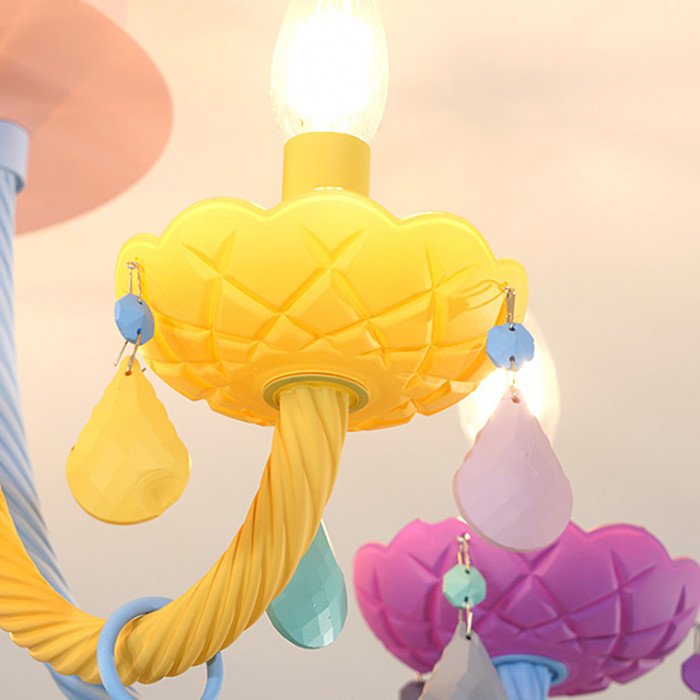 Candelabru scurt Rainbow pentru o cameră de copii