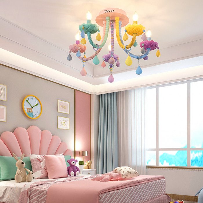 Candelabru scurt Rainbow pentru o cameră de copii