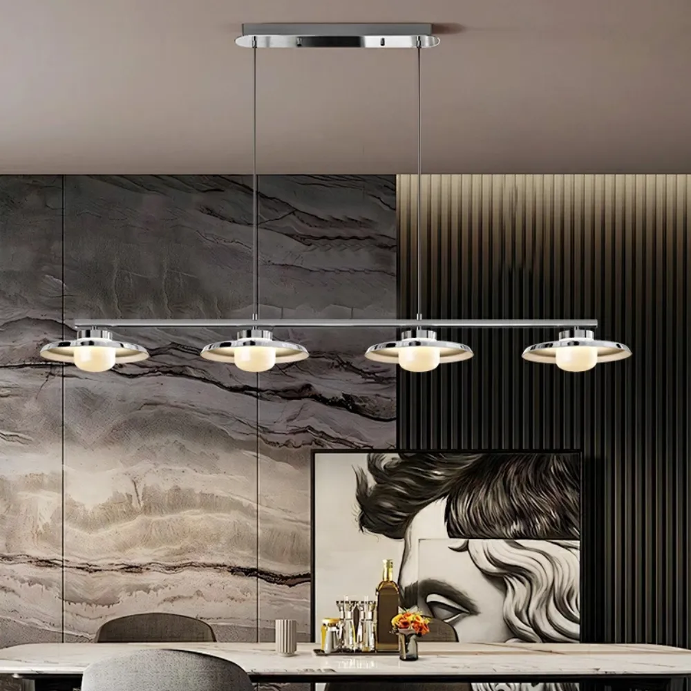 Corp de iluminat RUBEN LONG cu bandă tip bandă cu 3 lămpi, pe rând. Culoare alb lăptos.