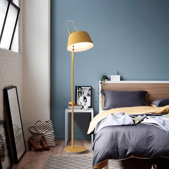 Lampă de podea SNOR