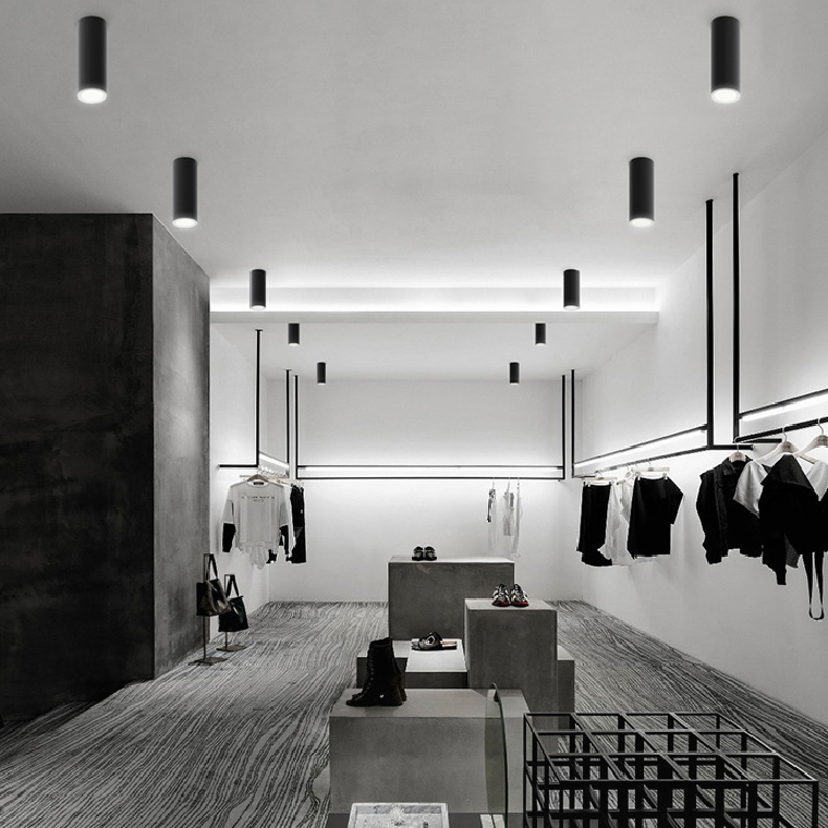 Spotlight LINE Mărime XL. Culoare negru.