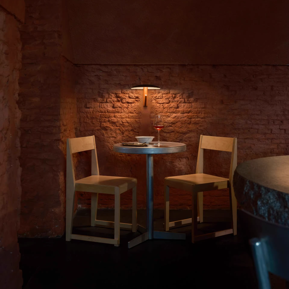 Lampă de perete Flicker Forge, neagră